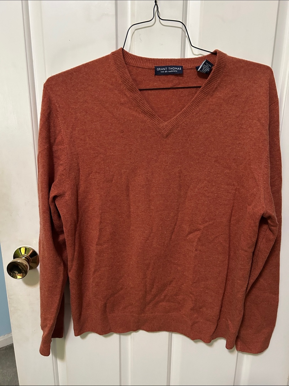 Men's V-Neck Sweater - Rust Cashmere Grant Thomas size M